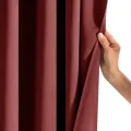 Závěs AmeliaHome Blackout s průchodkami 140x245 cm růžové víno