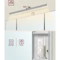 Koupelnová skříňka se zrcadlem a integrovanou nabíjecí stanicí a LED osvětlením Vasagle Elory 70 cm bílá