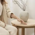 Odkládací stolek Medley 50 cm travertin/masiv jasan