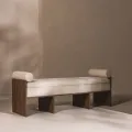Čalouněná lavice Loppo 150 cm bouclé béžová/ořech Wisconsin