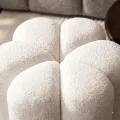 Designový taburet Quad bouclé bílý