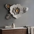 Kovová nástěnná dekorace Edy 74,9x47,6 cm šedá