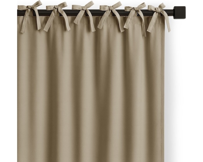 Závěs Carli s designovými poutky 140x250 cm béžový