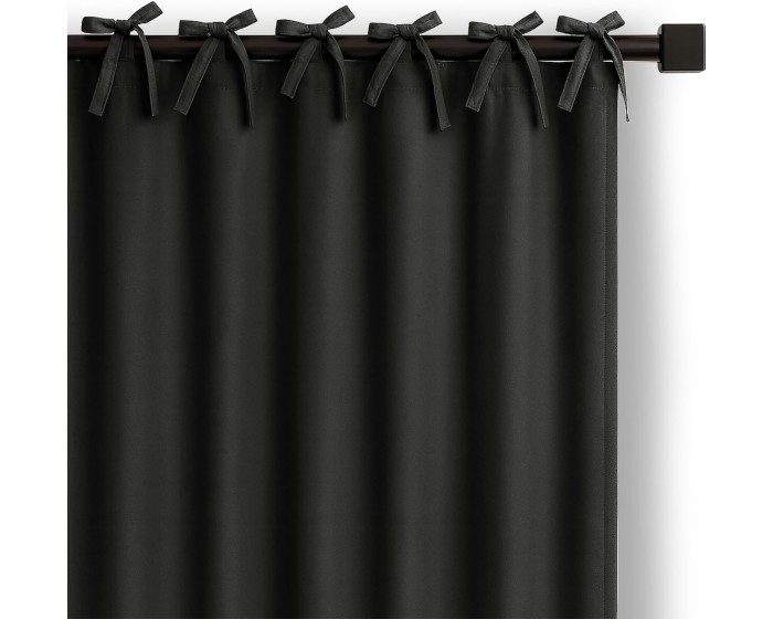 Závěs Carli s designovými poutky 140x250 cm černý