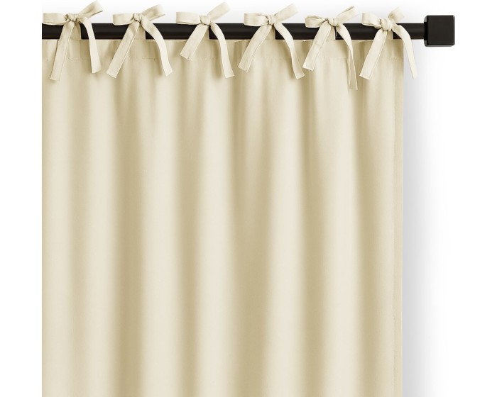 Závěs Carli s designovými poutky 140x250 cm krémový
