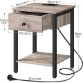 Noční stolek Vasagle Ferira 40 cm s nabíjecí stanicí černý/šedý